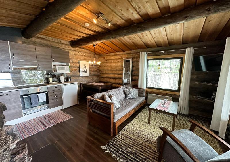 One-Bedroom Cottage with Sauna image 4