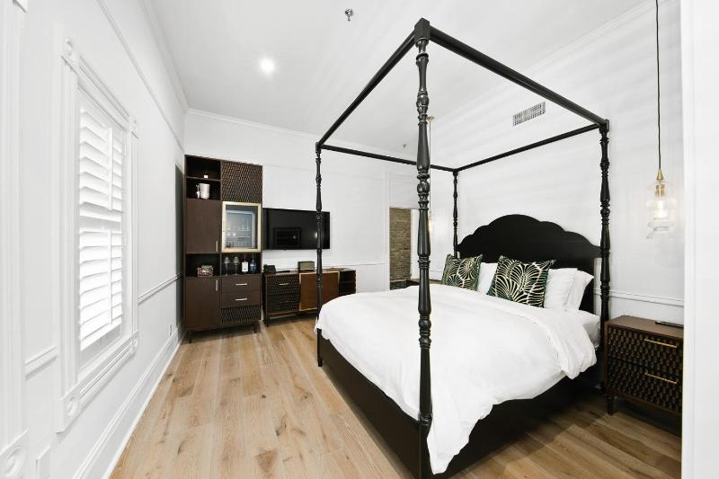 Fairmount Hotel - image 14