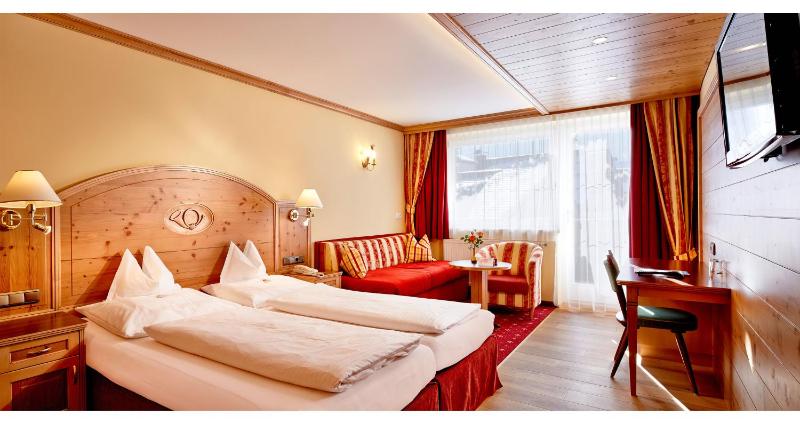 Junior Suite with Balcony image 4