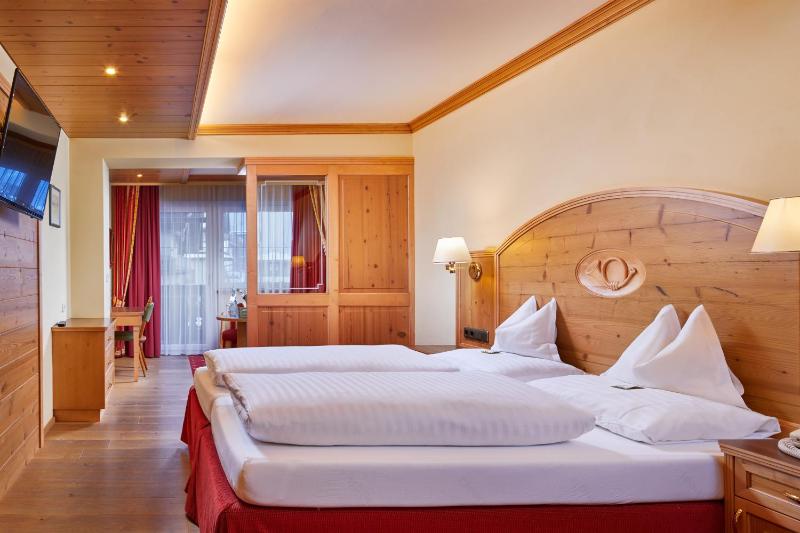 Junior Suite with Garden View image 3