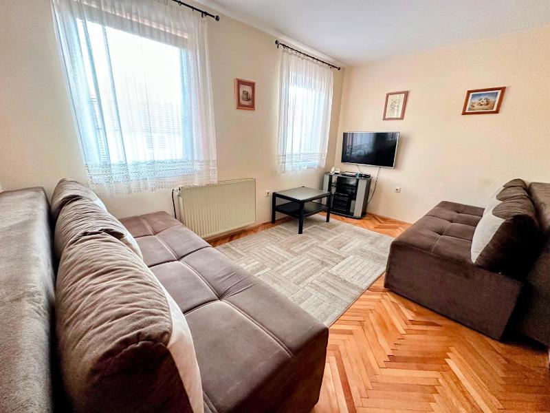 One-Bedroom Apartment image 1