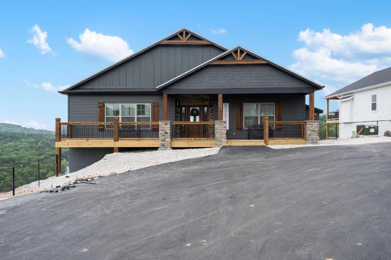Lake View Getaway Near SDC with Hot Tub Games Large Deck & Free Daily Activities - image 8