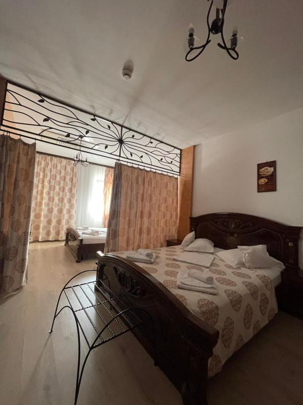 Deluxe Family Room image 2