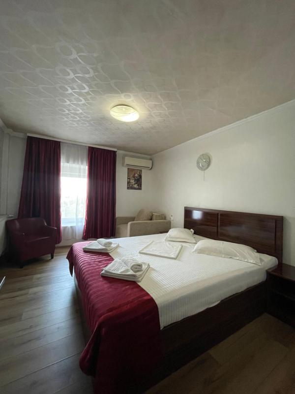 Double or Twin Room image 3