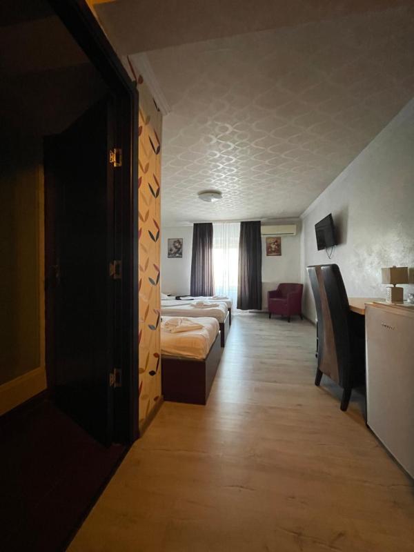 Triple Room image 3