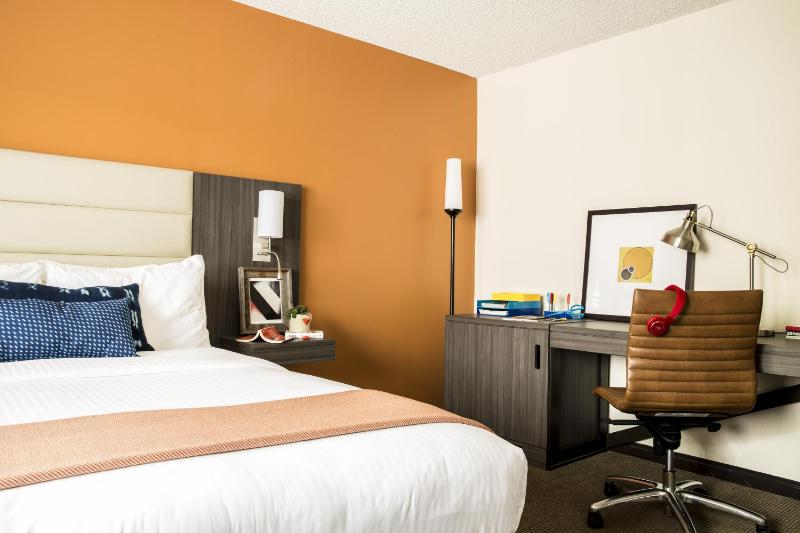 Queen Room image 3