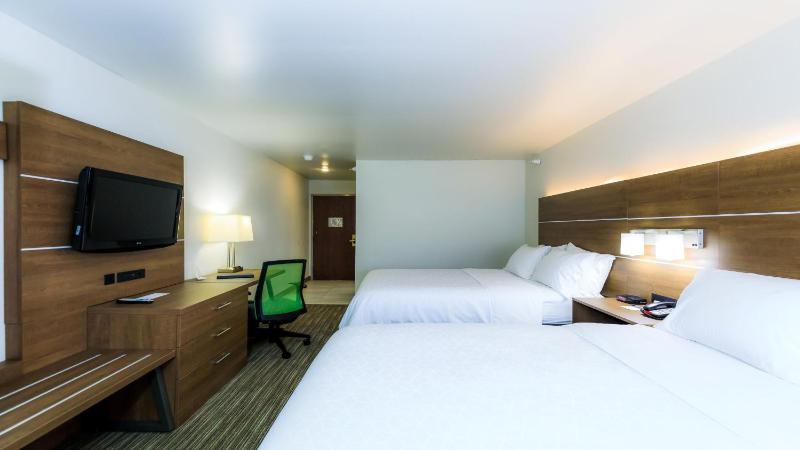 Standard Room with Two Queen Beds image 3