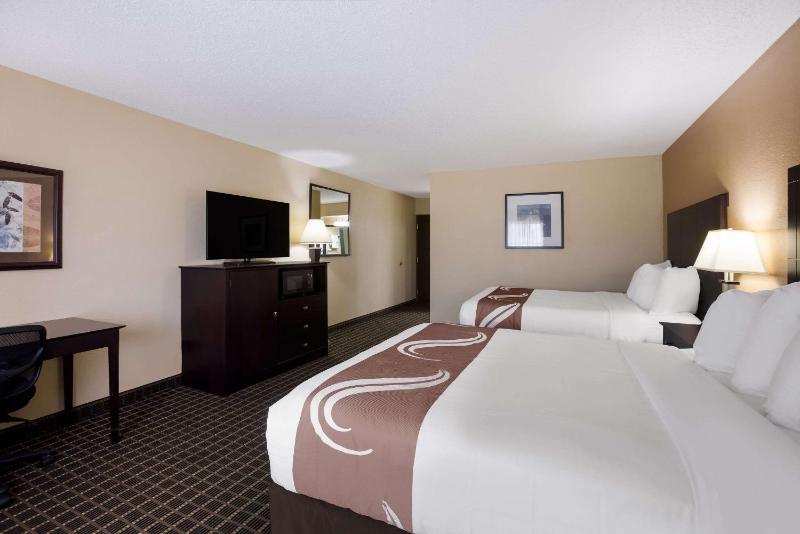 Queen Room with Two Queen Beds - Non-Smoking/Non-Pet Friendly image 4