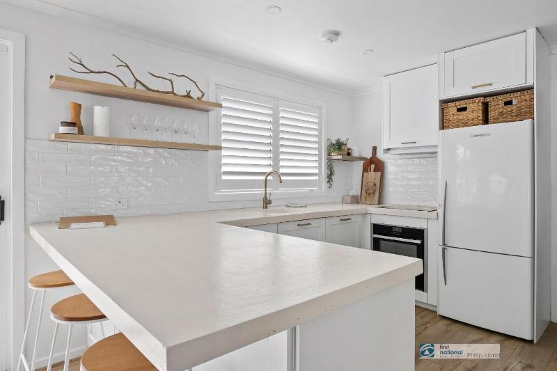 Castaway Cowes beach house - image 9