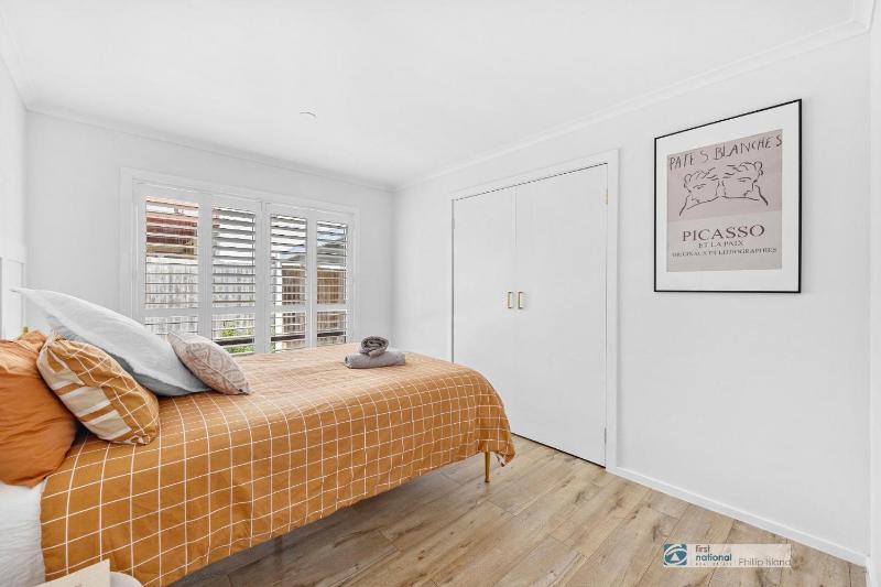 Castaway Cowes beach house - image 11