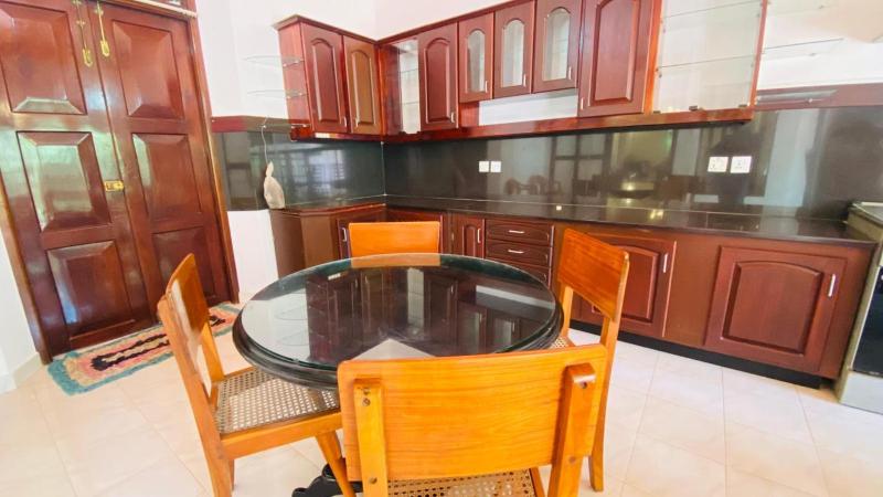 RED ROSE HOLIDAY HOUSE - image 16