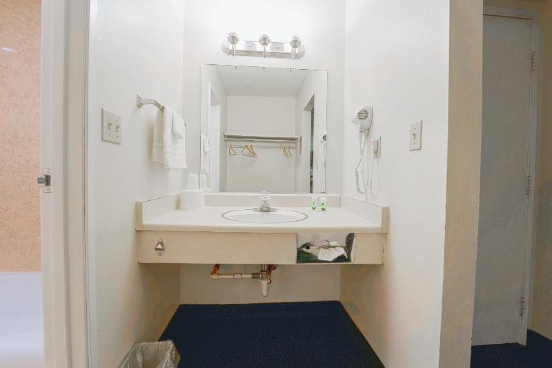 Double Room with Two Double Beds image 3