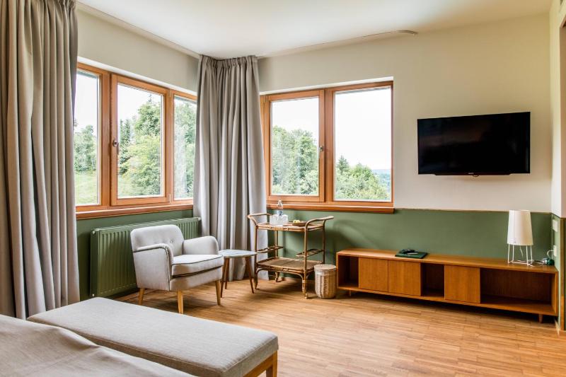 Classic Double Room image 3