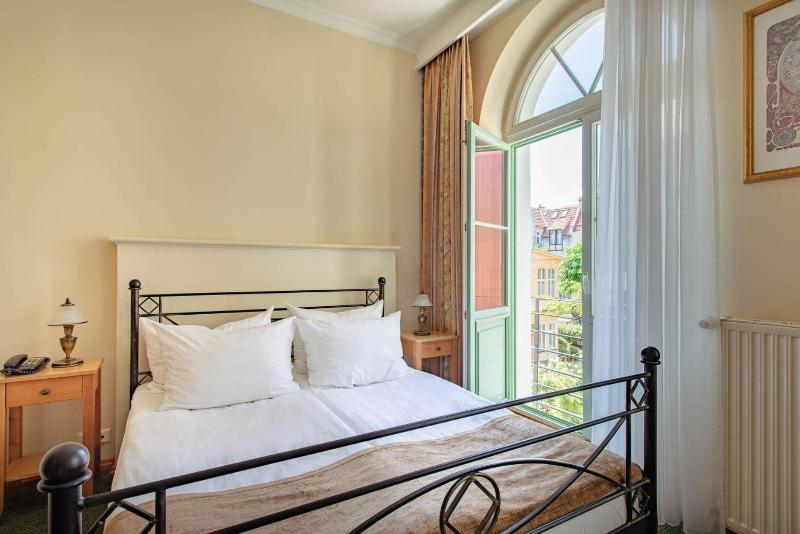 Deluxe Double Room image 1