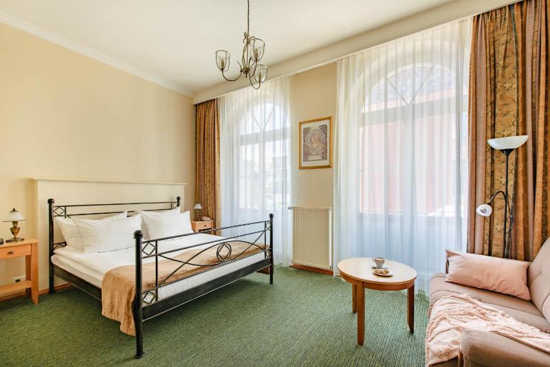 Deluxe Double Room image 3