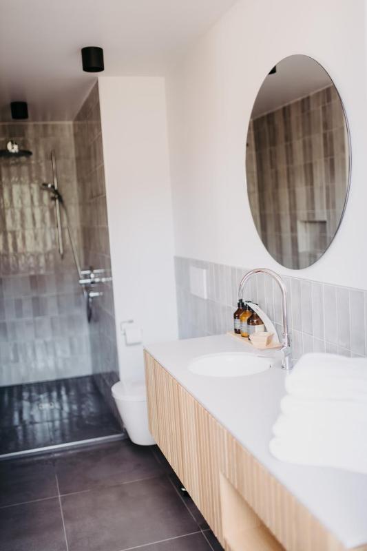 Double Room with Balcony image 2