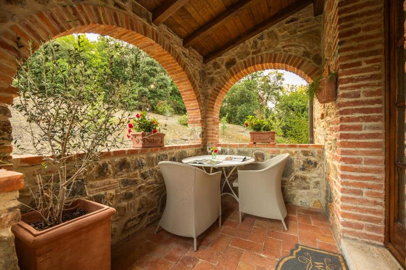 One-Bedroom Apartment with Balcony image 3