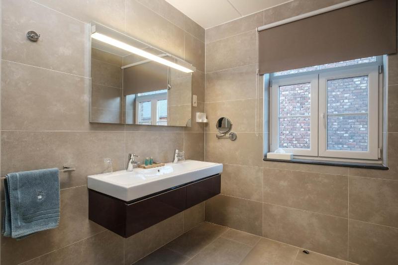 Deluxe Double Room image 3