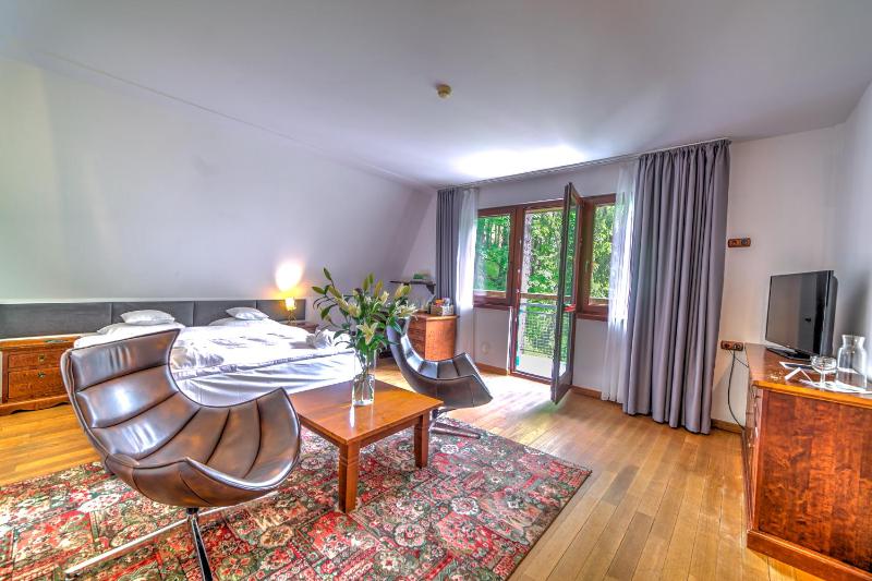 Deluxe Double Room with Balcony image 3