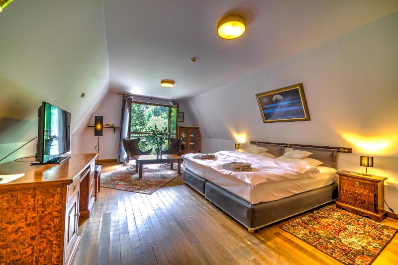 Deluxe Double Room with Balcony image 1