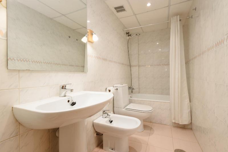 Beachfront apartment with terrace pool and tennis court in Costabella Marbella - image 6