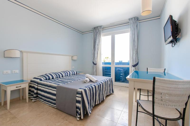 Superior Quadruple Room image 1