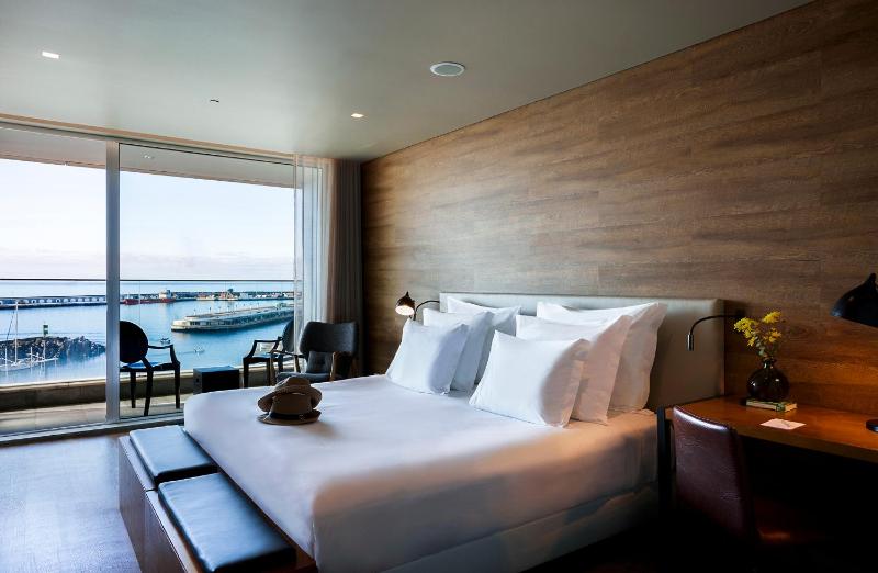 Double Room with Sea View image 4