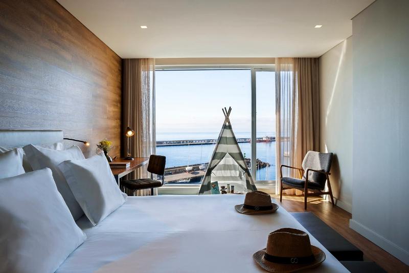 Family Room with Sea View image 4