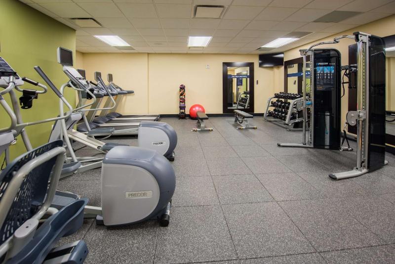 Hampton Inn & Suites Washington D.C./Navy Yard Area - image 9