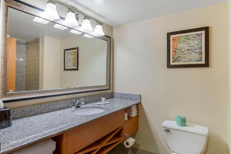 Queen Suite with Two Queen Beds - Non-Smoking image 2