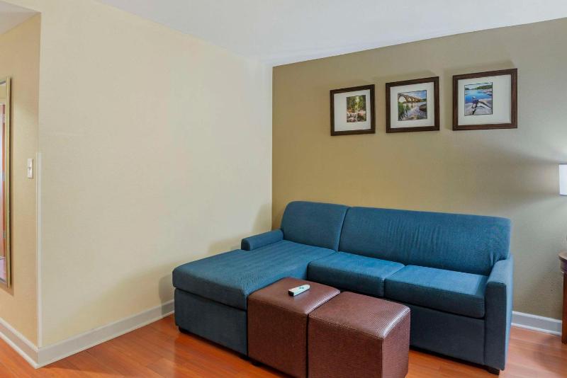 King Suite with Whirlpool image 2