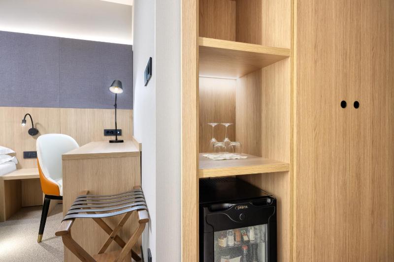 Double Room image 4