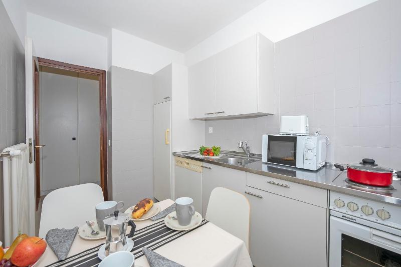 Casa Taddei with Terrace View & Parking - Happy Rentals - image 6