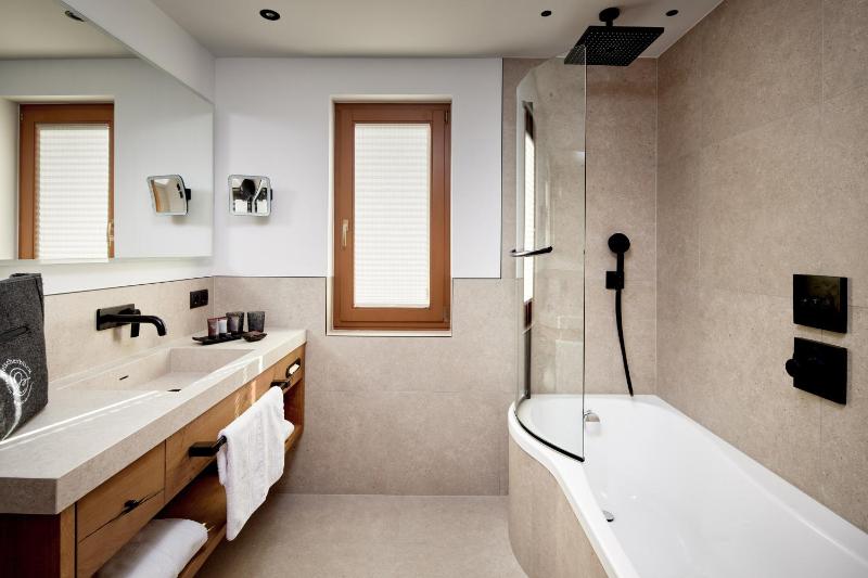 Standard Double Room image 4