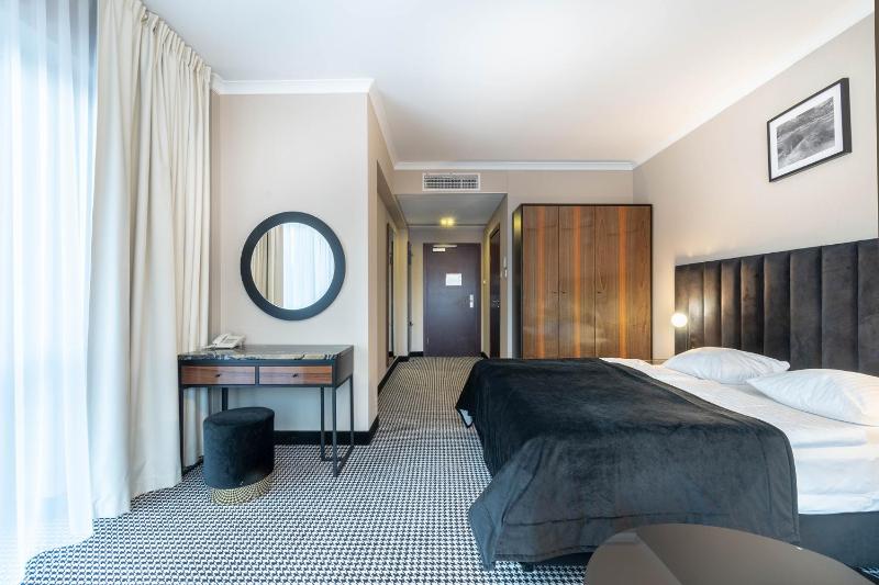 Deluxe Double Room with Spa Package image 3