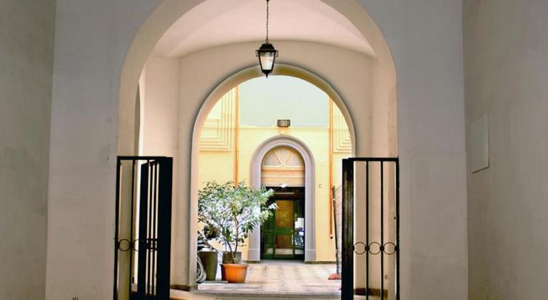 One-Bedroom Apartment image 3