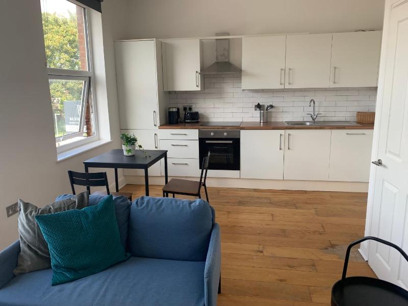 Perfect Refurbished 1 Bed Flat few steps to High St ! - 1 East House Images