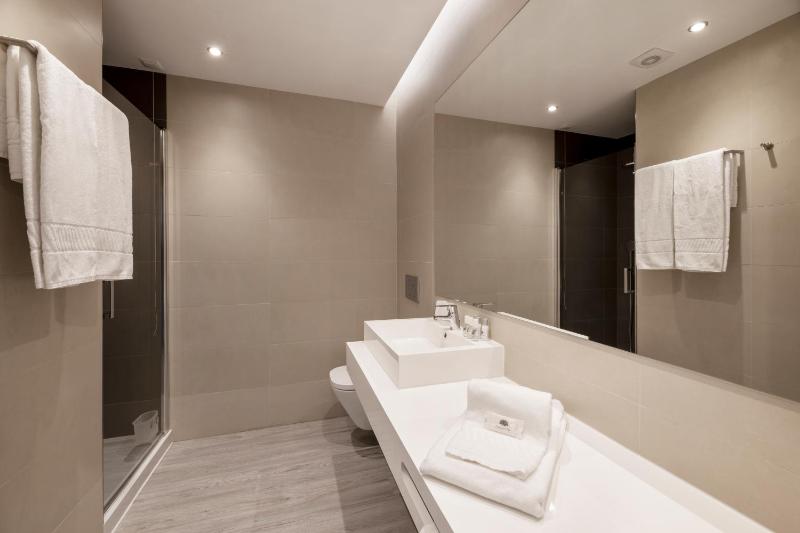 Premium Two-Bedroom Apartment - Extra Large image 4