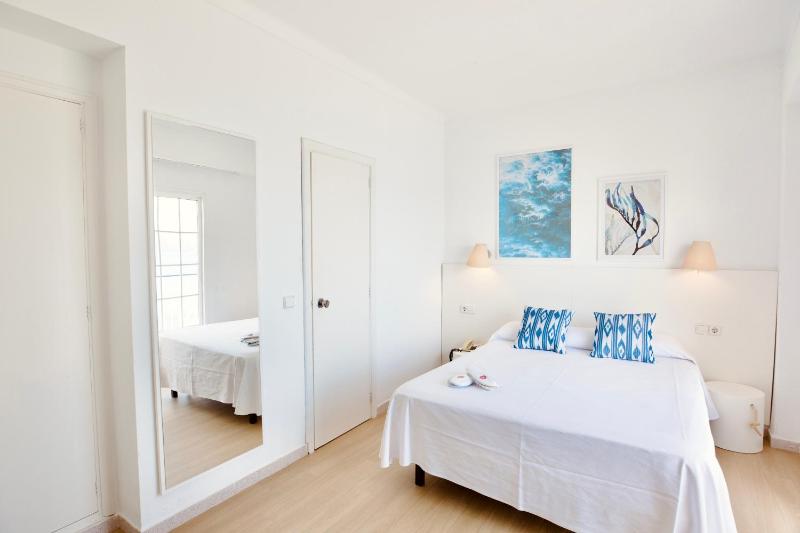 Double Room with Balcony image 1