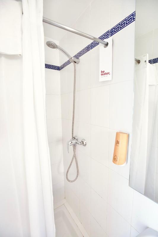 Double Room with Balcony image 2