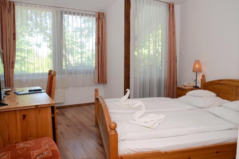 Double or Twin Room with Balcony image 3