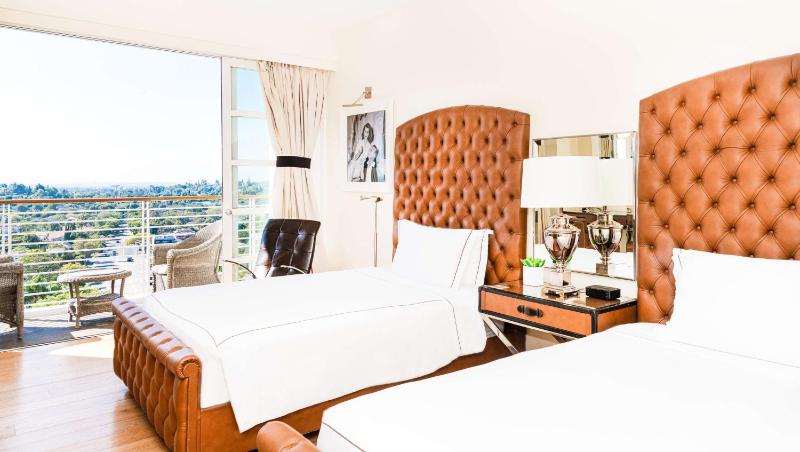 Deluxe Double Room with Two Double Beds and City View image 4