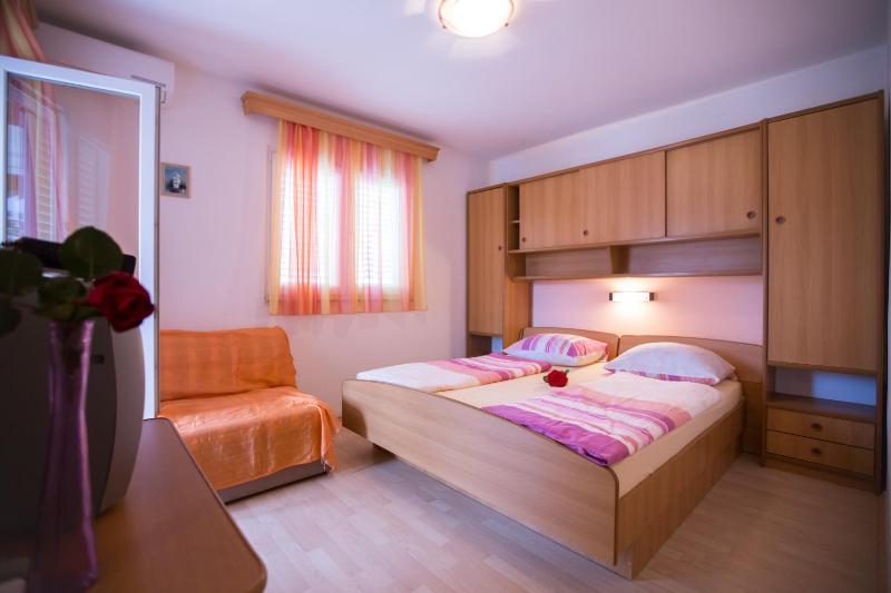 One-Bedroom Apartment image 4