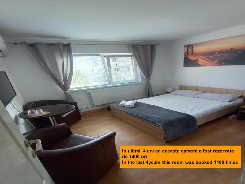 Double Room with Shared Bathroom image 3