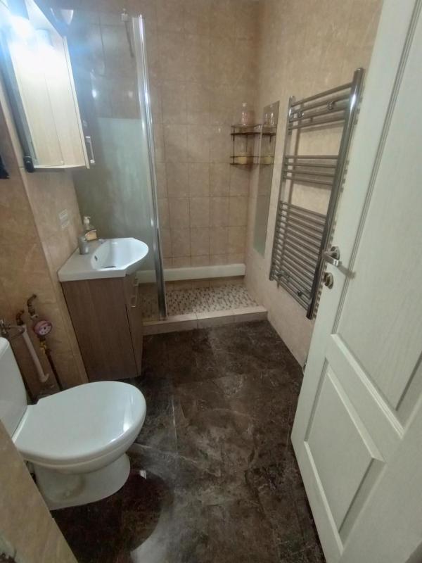 Hostel Florentin Camere Bai Comune acces bucatarie Cheap private rooms shared bathrooms kittchen laundry machine access Netflix - image 16
