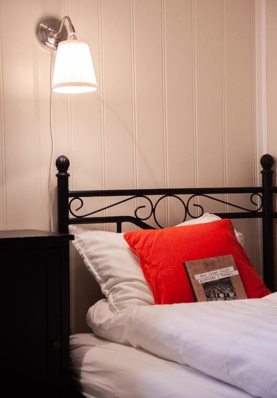 Single Room with Shared Bathroom image 2