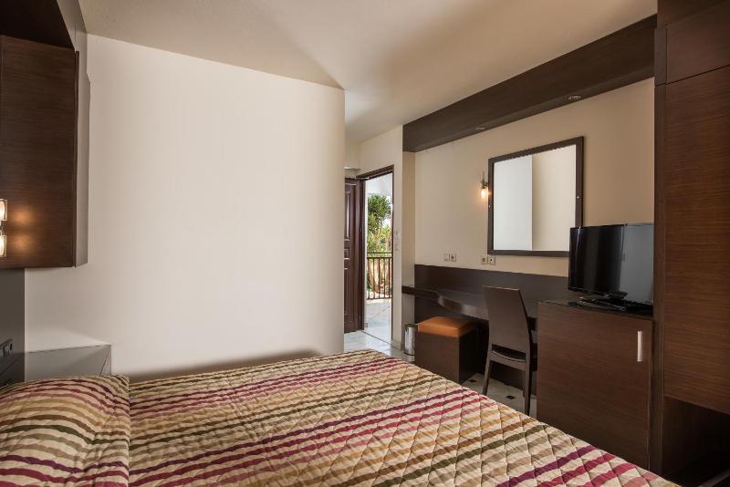 Double or Twin Room with Balcony image 3