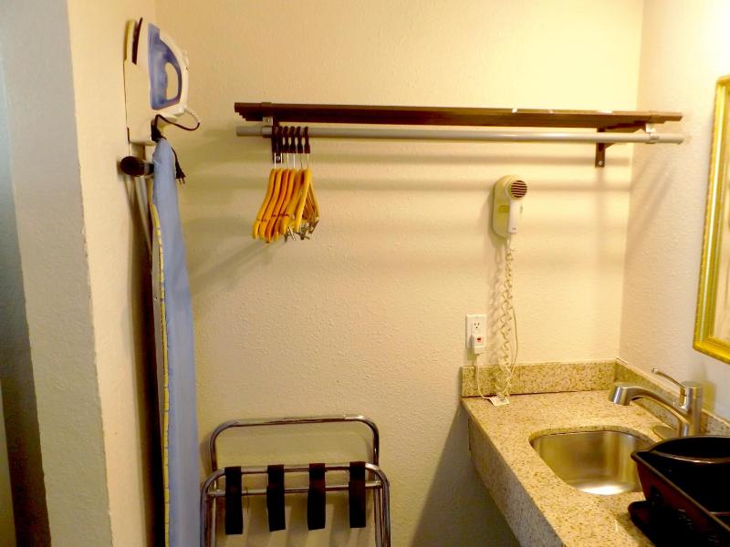 Deluxe King Room - Non-Smoking image 2