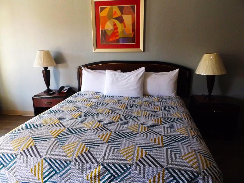 Deluxe King Room - Non-Smoking image 3