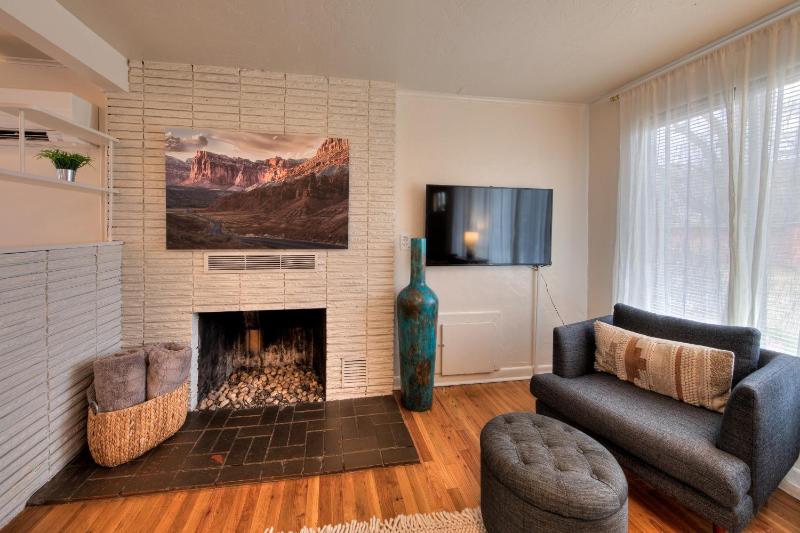 Two-Bedroom House image 3